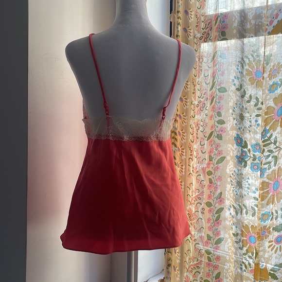 Slip top with white lace detail - Picture 2 of 2